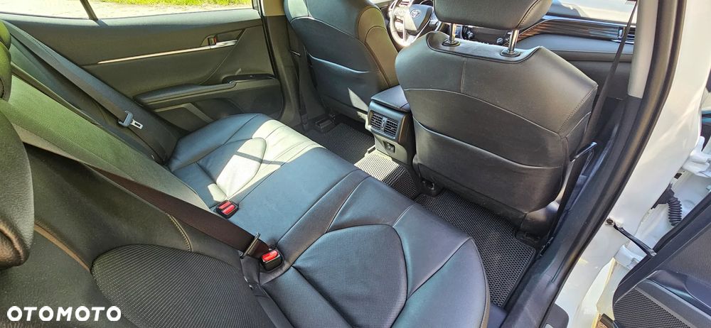 Toyota Camry ver-2-5-hybrid-executive-cvt - 9