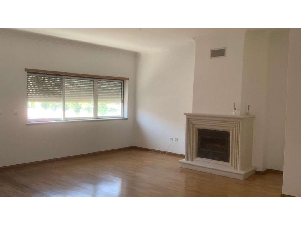T3 Duplex com Garagem, Terraços e Suite no Centro do Montijo - Grande imagem: 2/57