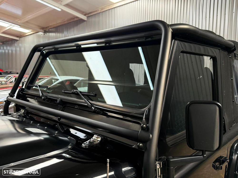 Land Rover Defender - 48