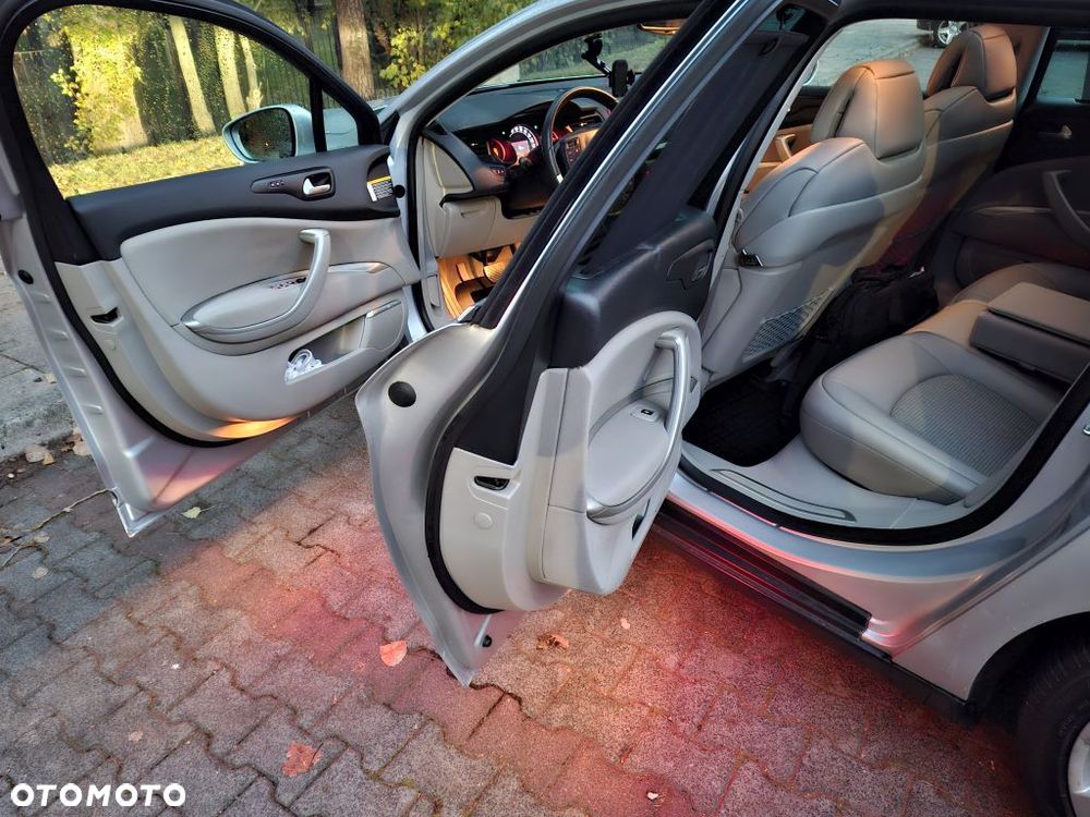 Citroen C5 2012 photo 2