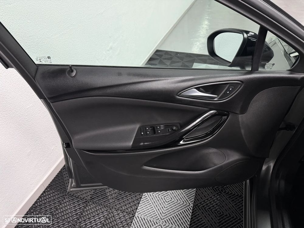 Opel Astra 1.5 D S&S Elegance - 12