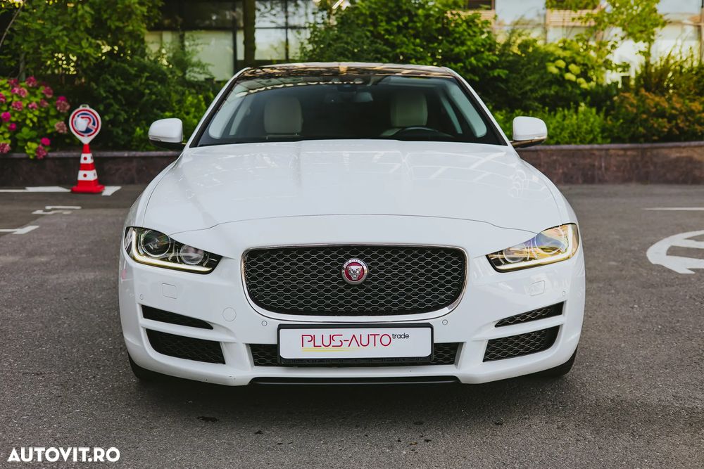 Jaguar XE 2.0 Pure - 2