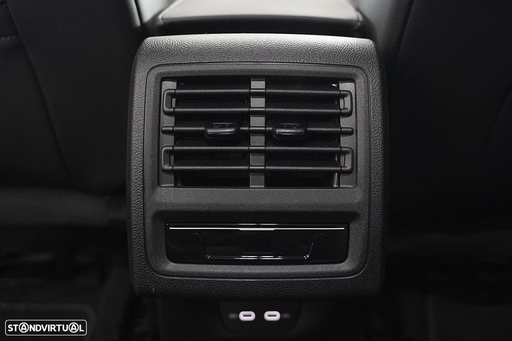 VW Golf Variant 1.5 eTSI R-Line DSG - 24