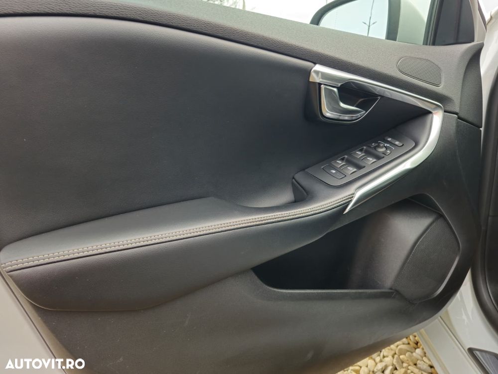 Volvo V40 D3 Aut. R-Design - 12