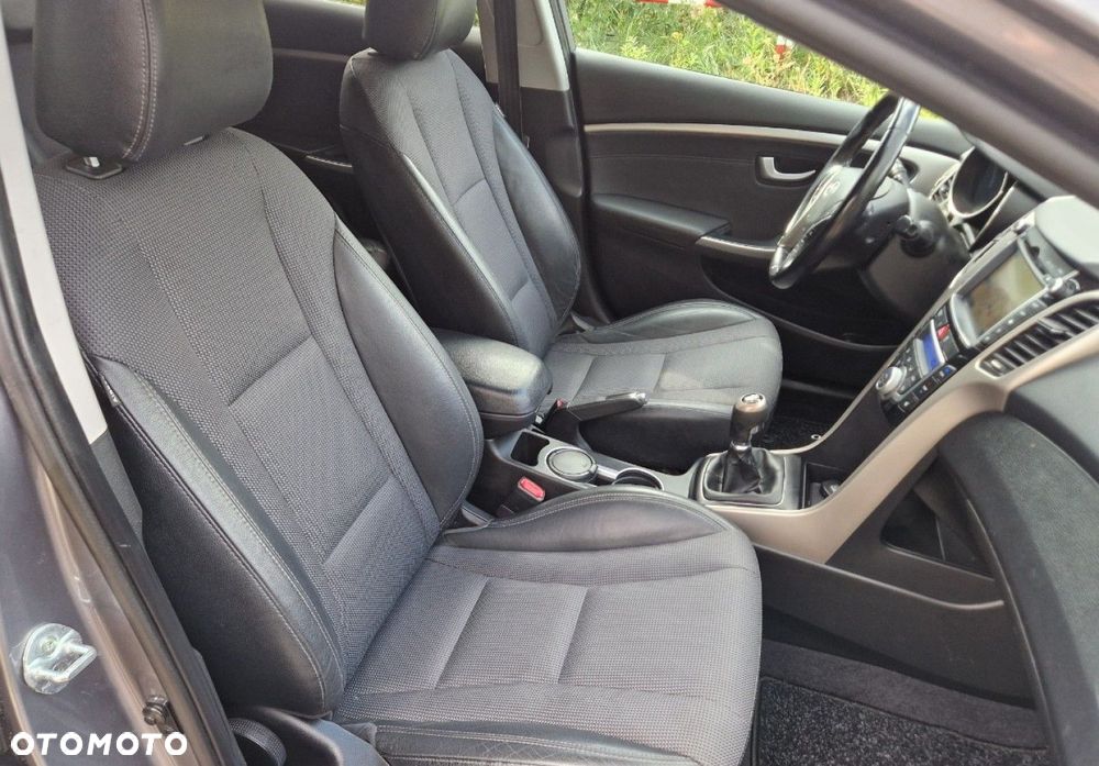 Hyundai i30 blue Kombi 1.6 GDi Style - 29
