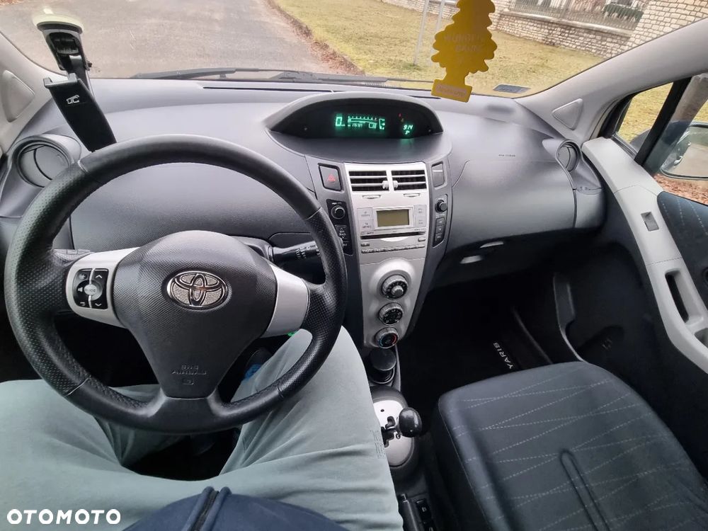 Toyota Yaris 1.3 Sol - 8