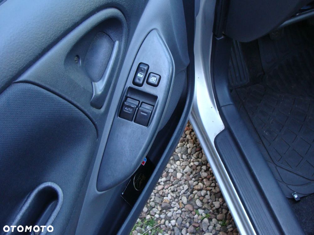 Toyota Yaris 1.0 Sol - 10