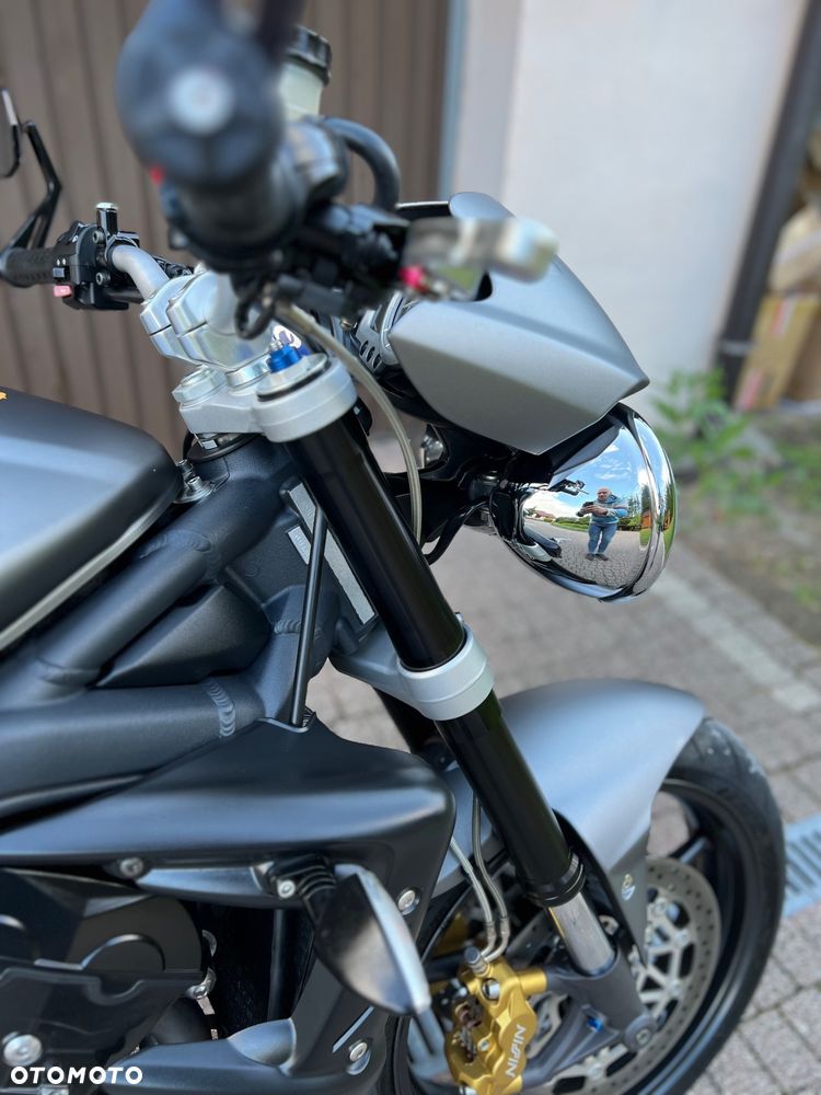 Triumph Street Triple - 13