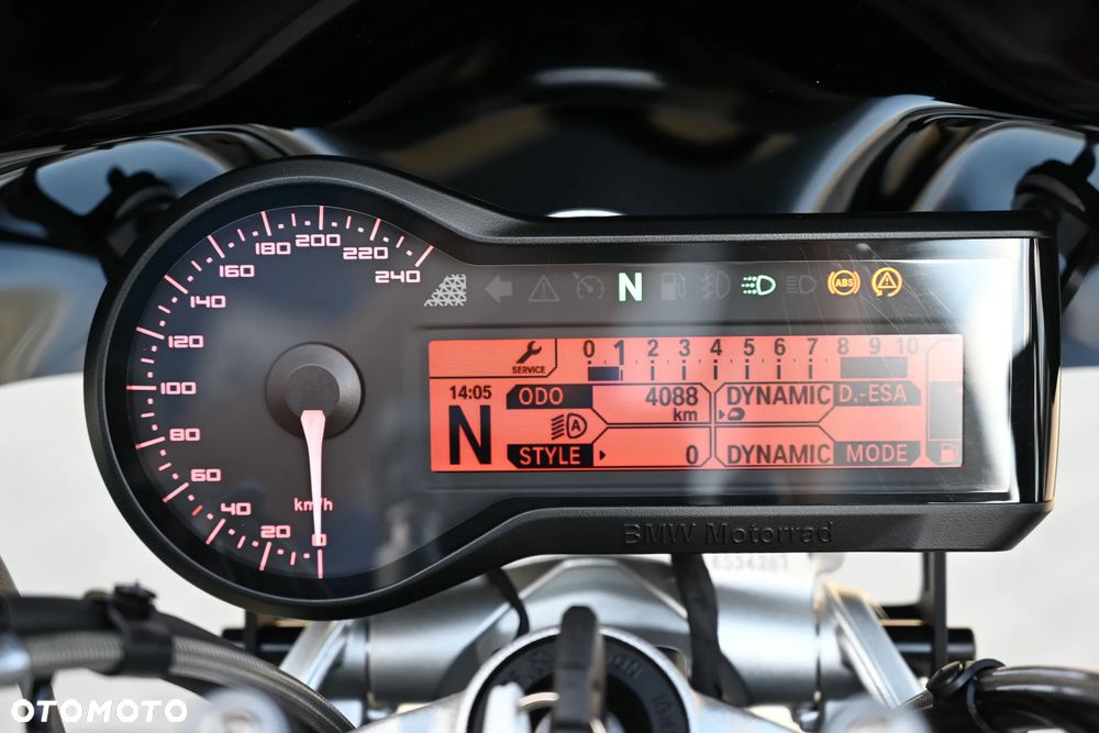 BMW R - 9