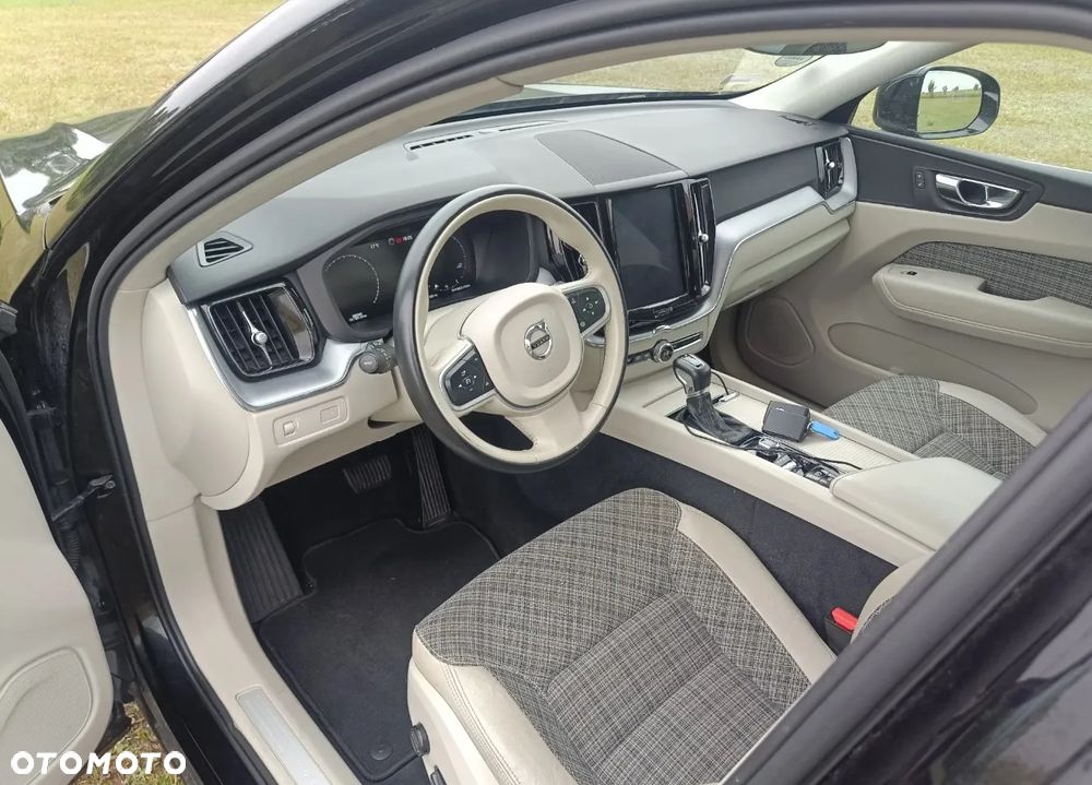 Volvo XC 60 D4 Momentum Pro - 17