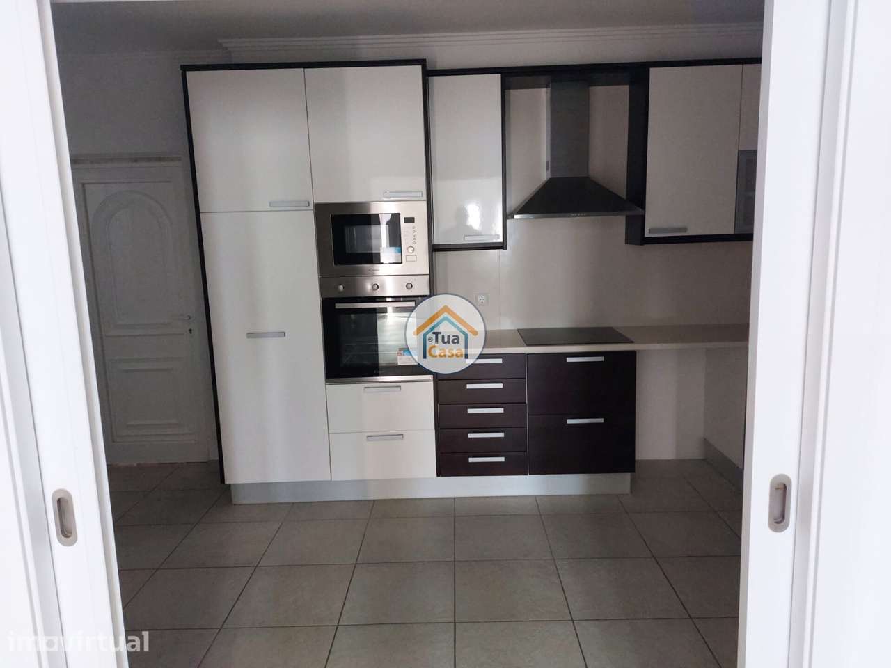 Moradia T3+1 Bi-Familiar com Vista Serra e Mar no Centro Ericeira - Grande imagem: 4/30