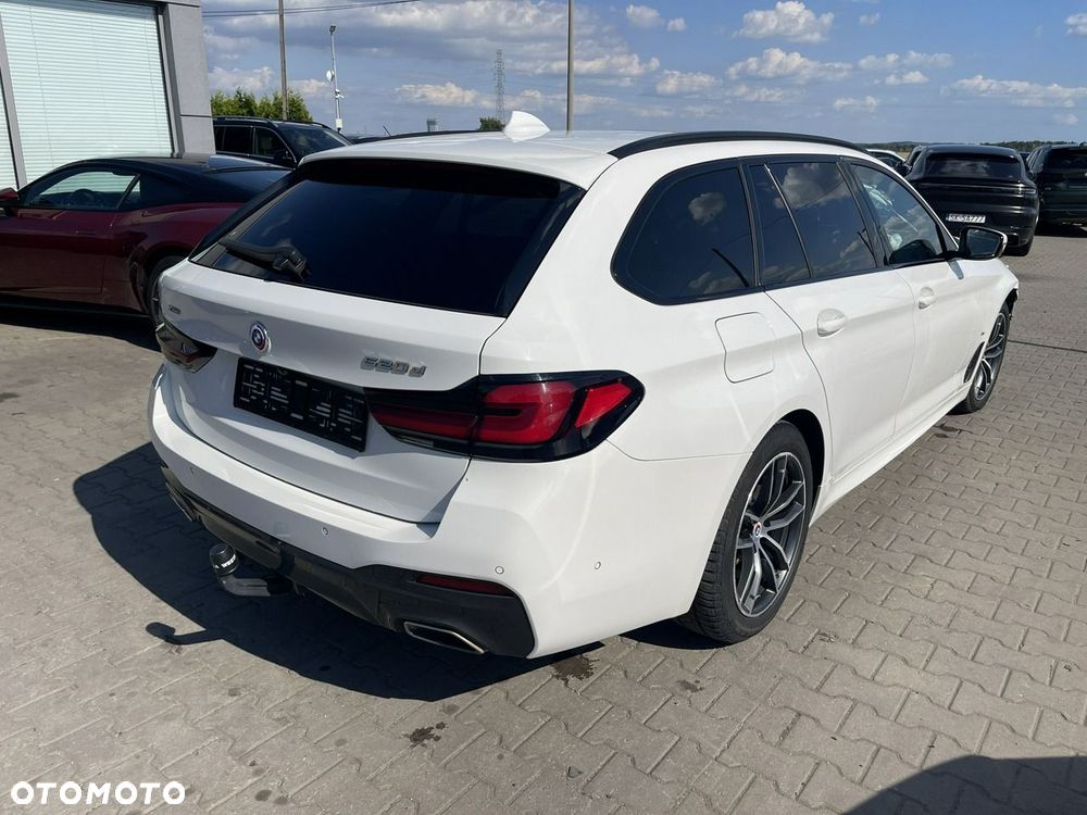 BMW Seria 5 520d xDrive Sport - 3