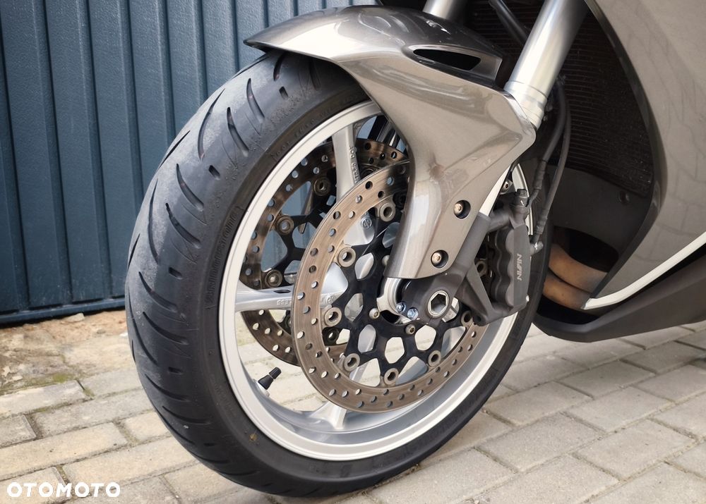 Honda VFR - 9