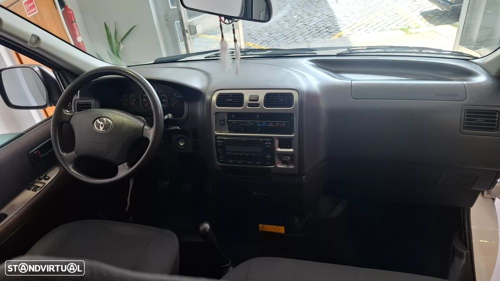 Toyota HiAce 2.5 D-4D Service 2.8T AC - 25
