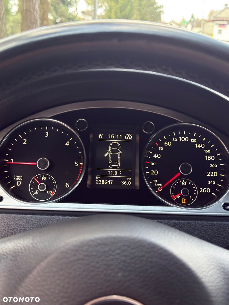 Volkswagen Passat - 12