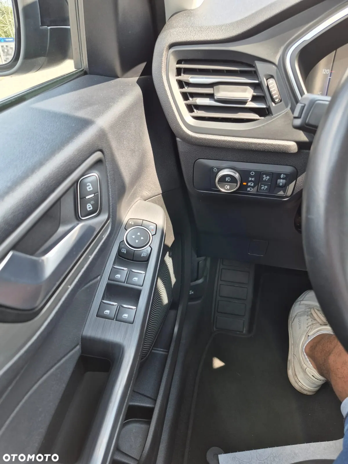 Ford Kuga 2.5 Duratec FHEV 4x4 TITANIUM X - 16