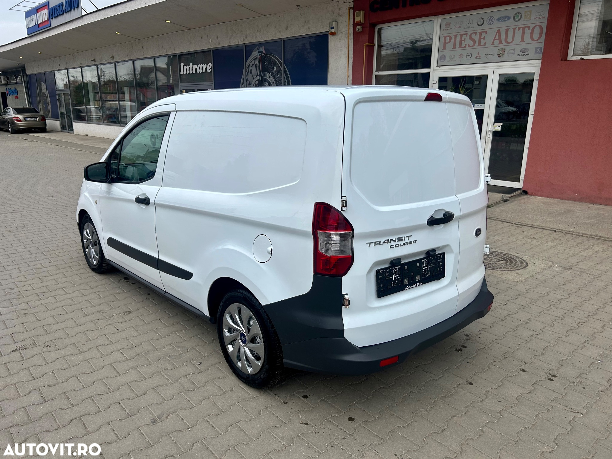 Ford Courier - 3
