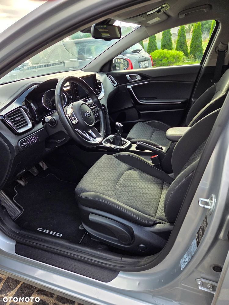 Kia Ceed 1.6 CRDi Eco-Dynamics+ (48V Mild-Hybrid) Platinum Edition - 5