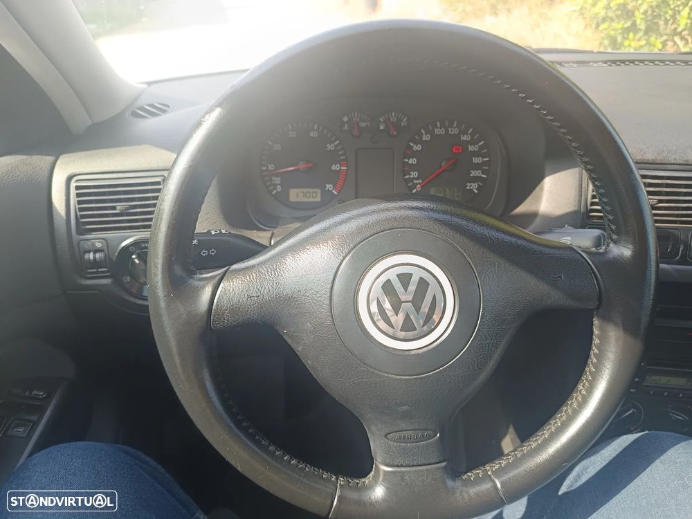 VW Golf 1.4i 25 Anos - 18