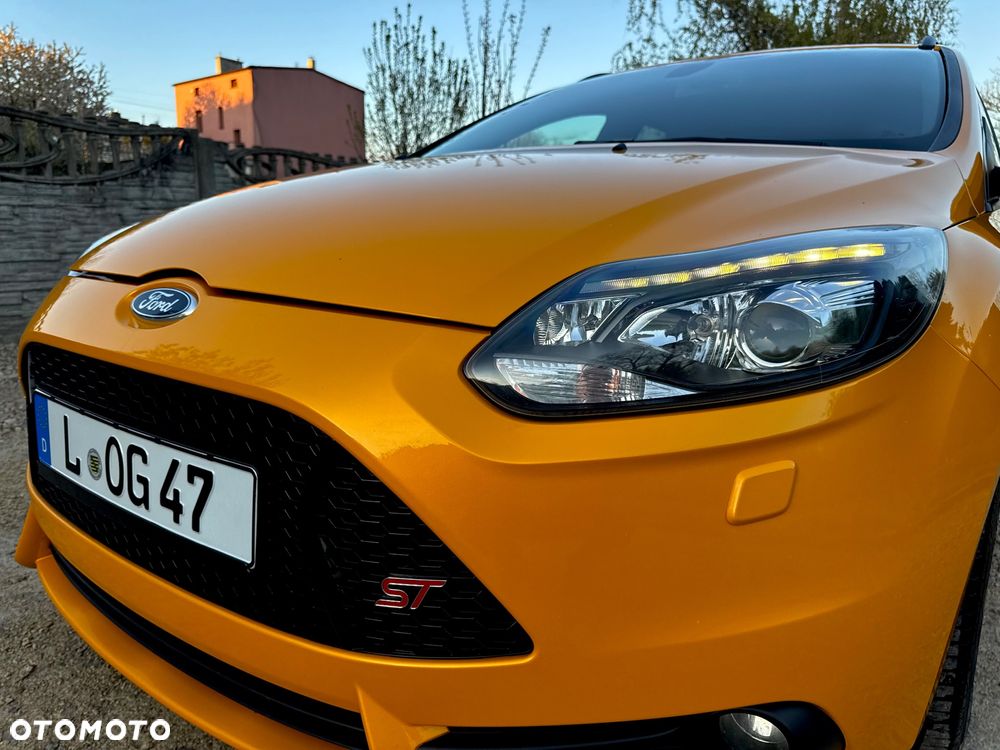 Ford Focus 2.0 EcoBoost ST mit Leder-Sport-Paket - 2