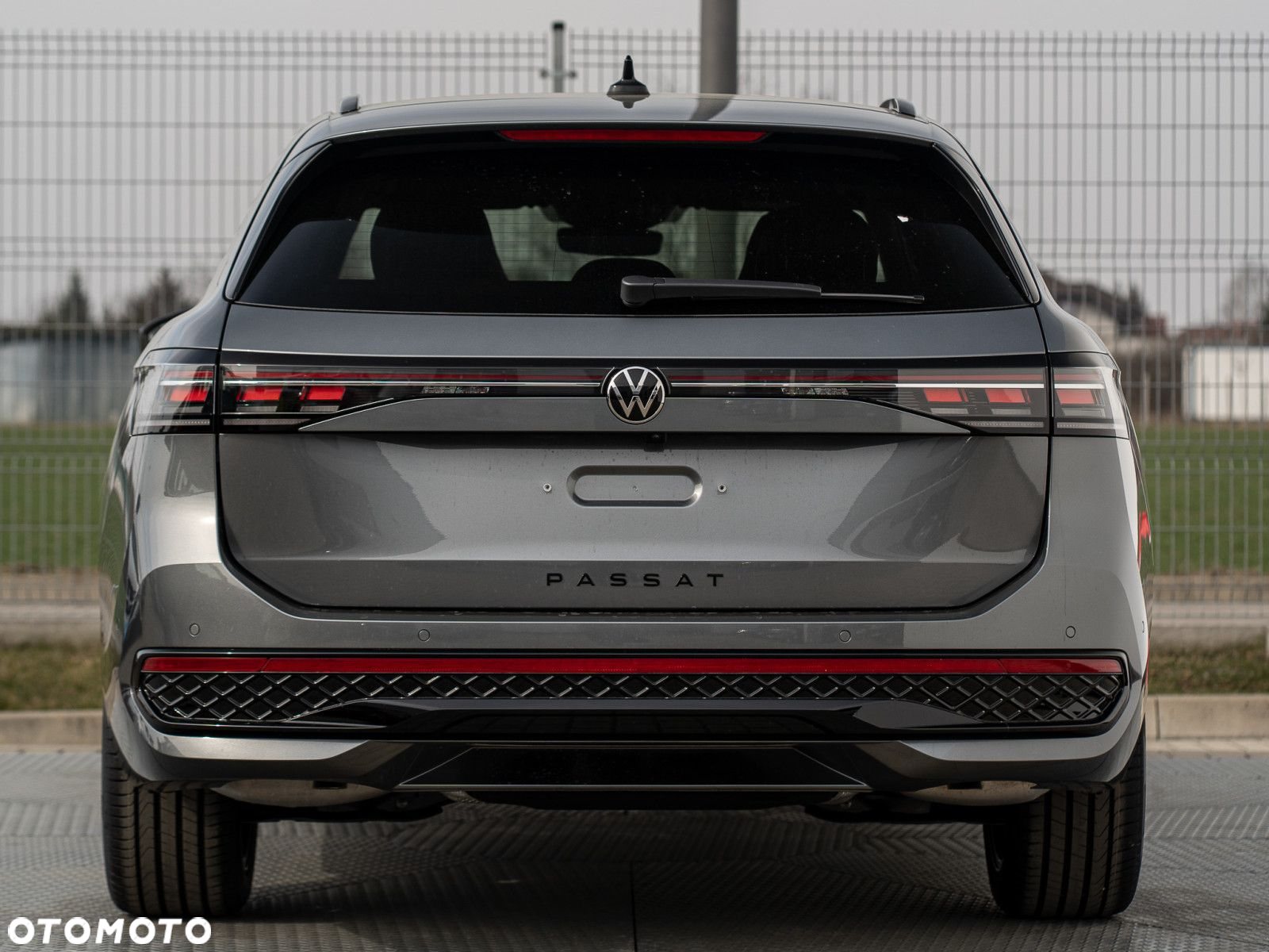 Volkswagen Passat - 4
