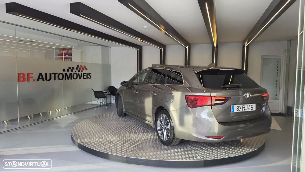 Toyota Avensis Touring Sports 2.0 D-4D Exclusive+GPS - 3