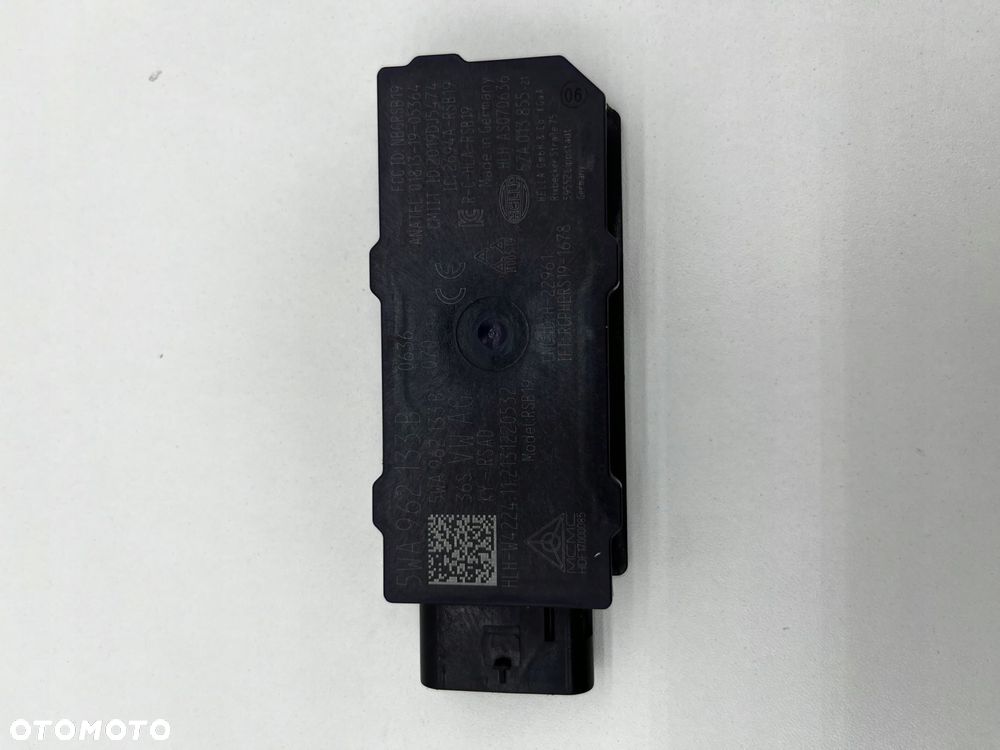 AUDI A3 8Y WZMACNIACZ ANTENA KEYLESS 5WA692133B - 2
