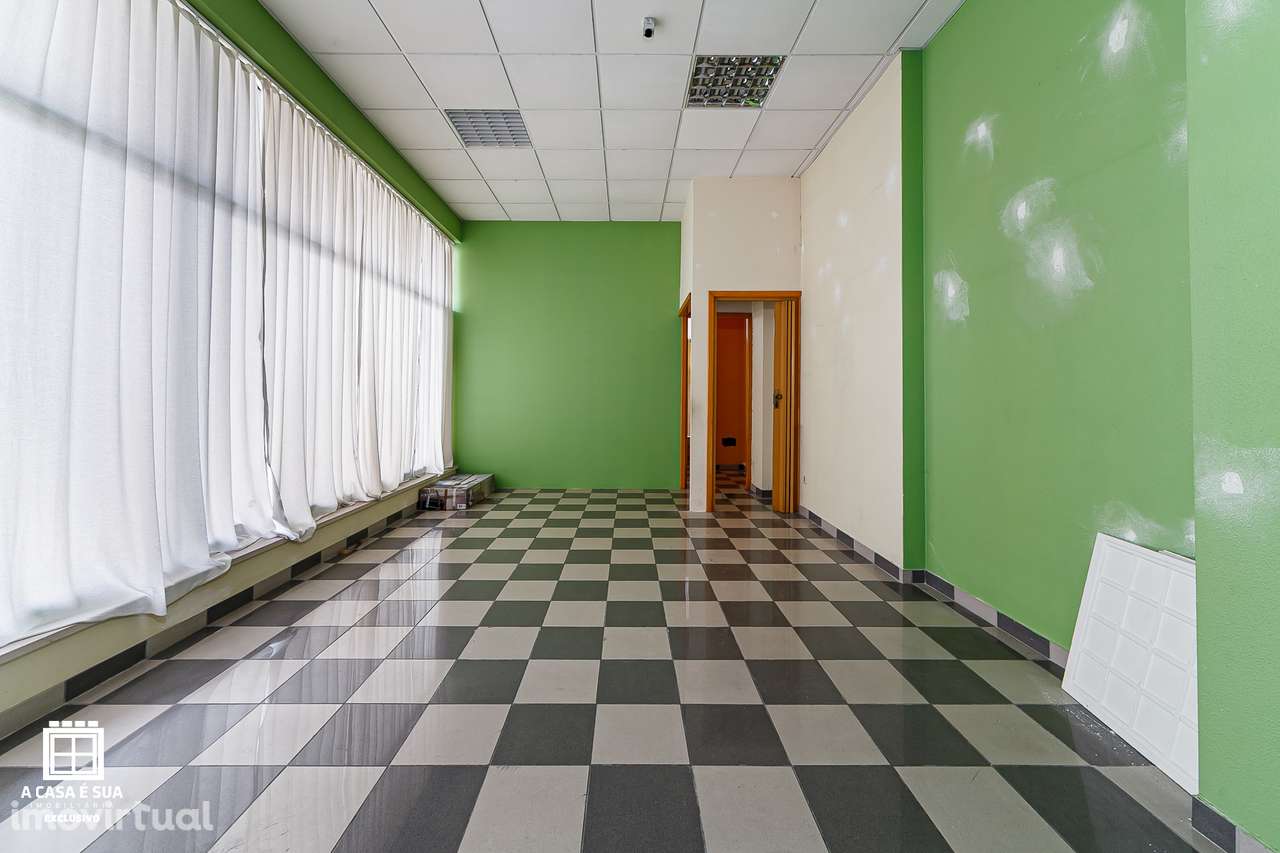 Loja em Esquina com Montra Dupla em Esmoriz, Ovar - Grande imagem: 2/23