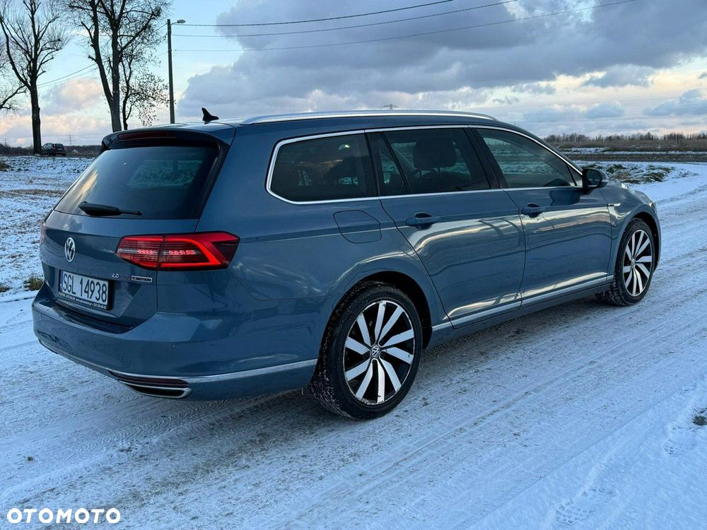 Volkswagen Passat - 4