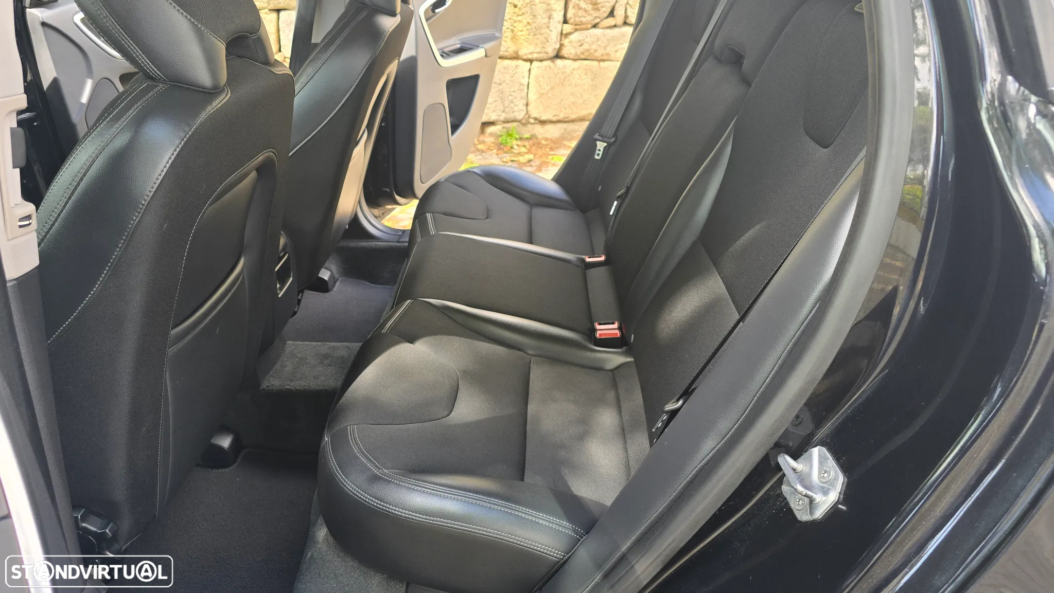 Volvo XC 60 2.0 D4 Momentum Geartronic - 23