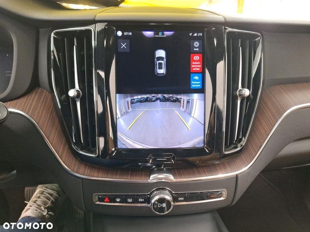 Volvo XC 60 B5 B AWD Plus Dark - 2