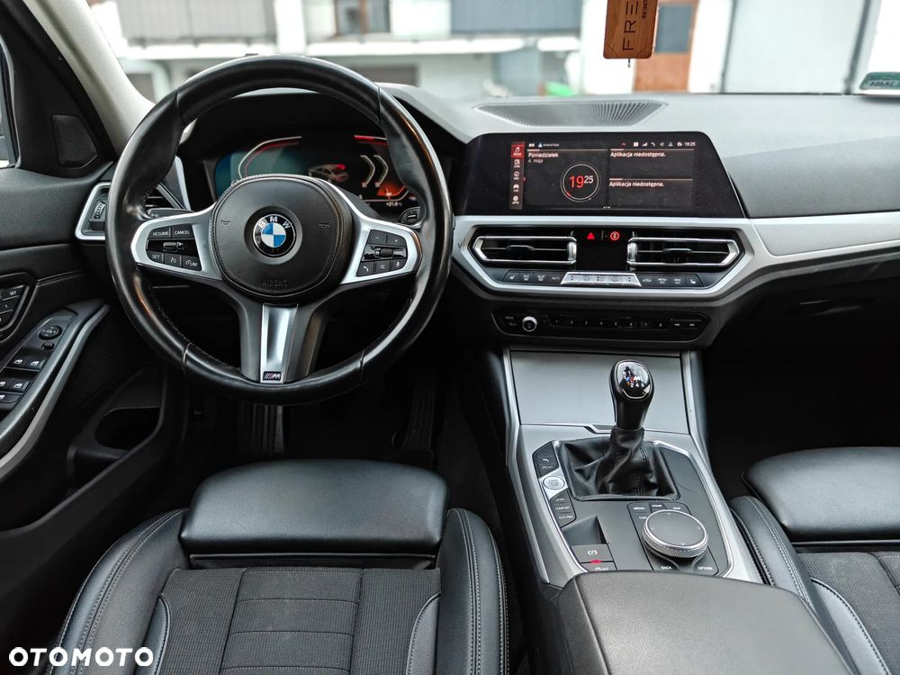 BMW Seria 3 320d Sport Line - 12
