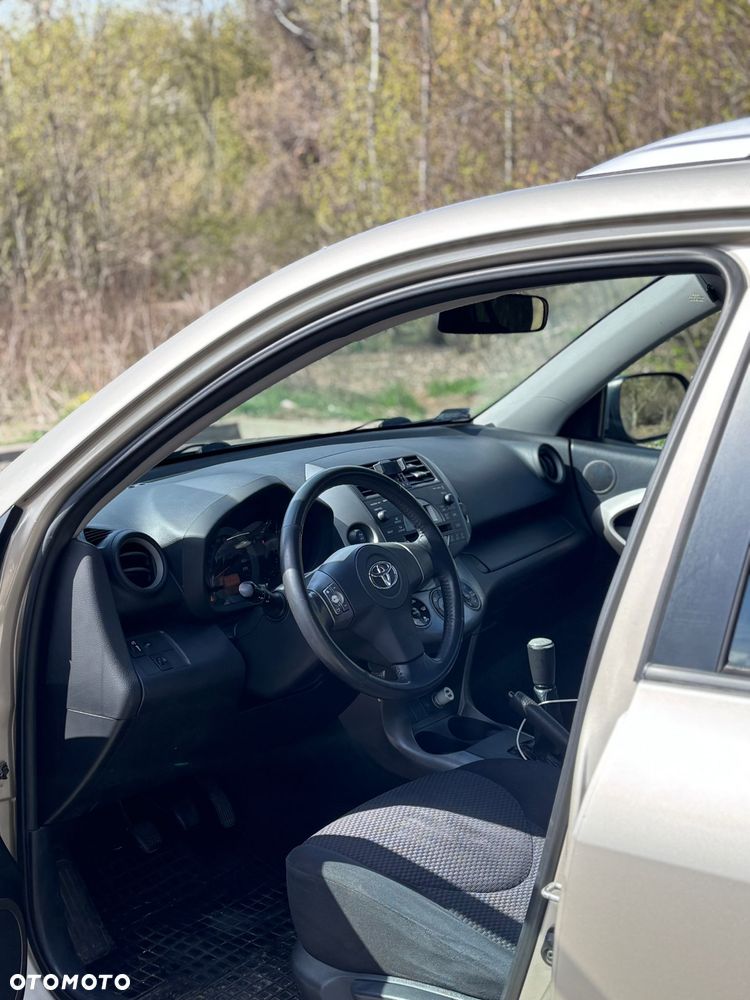 Toyota RAV4 2.0 VVT-i Sol - 8