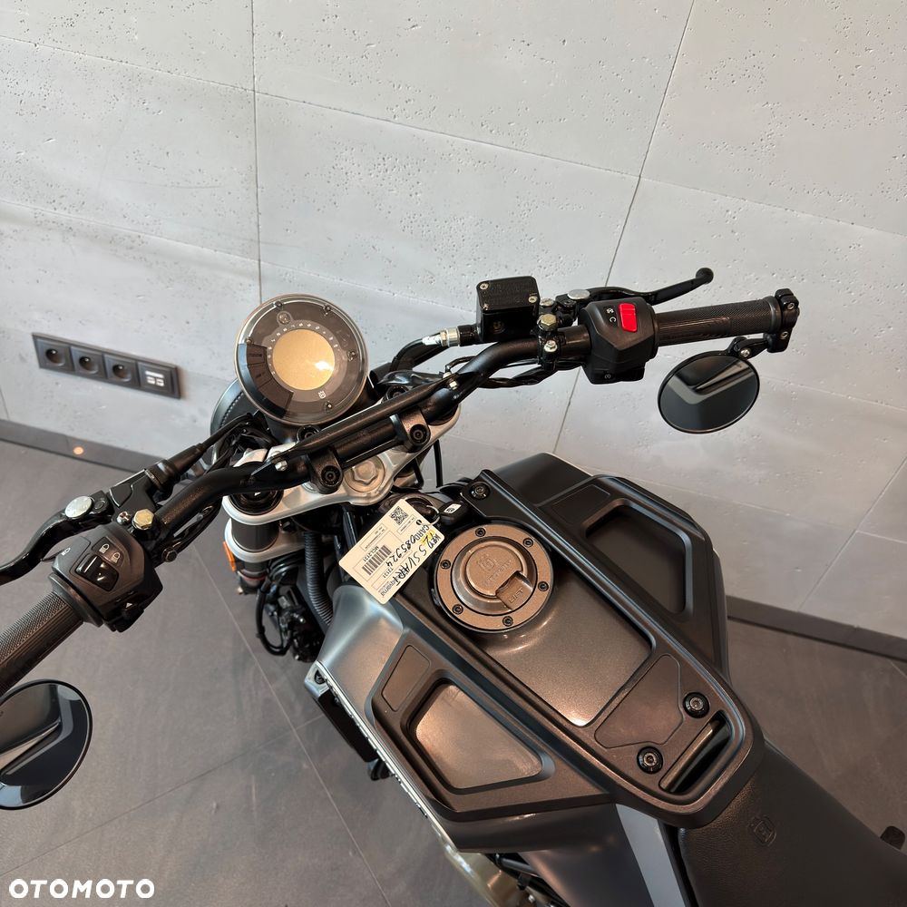 Husqvarna Svartpilen - 13
