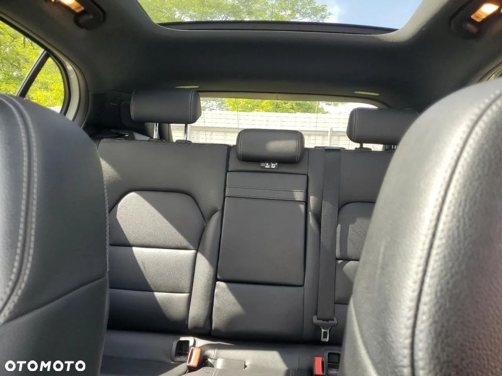 Mercedes-Benz GLA - 10