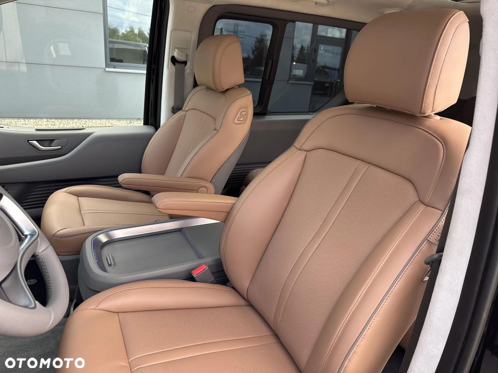 Hyundai Staria 1.6 T-GDI HEV Luxury - 11