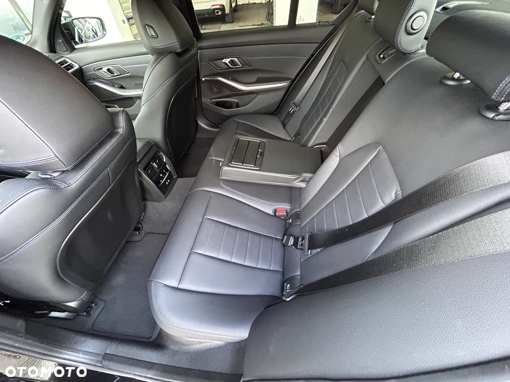 BMW Seria 3 M340d xDrive mHEV sport - 22