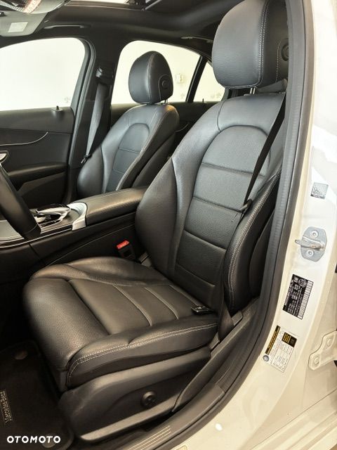 Mercedes-Benz Klasa C 300 4Matic 9G-TRONIC AMG Line - 14
