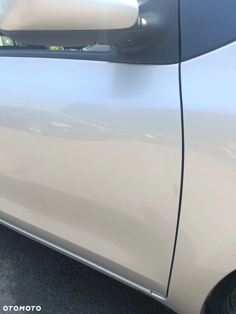 TOYOTA YARIS II 05-11 LIFT 2009 r. 1E7 5D HB drzwi prawy przód PP srebrne * - 2