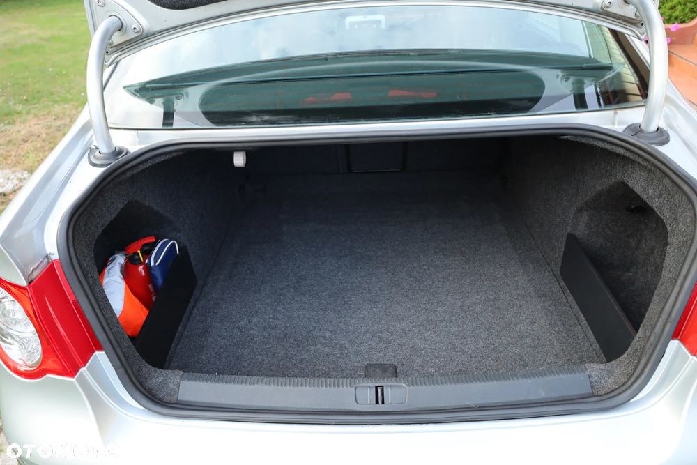 Volkswagen Passat 2.0 TDI DPF Highline - 21