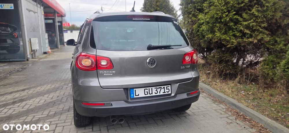 Volkswagen Tiguan 2.0 TDI DPF BlueMotion Technology Exclusive - 11