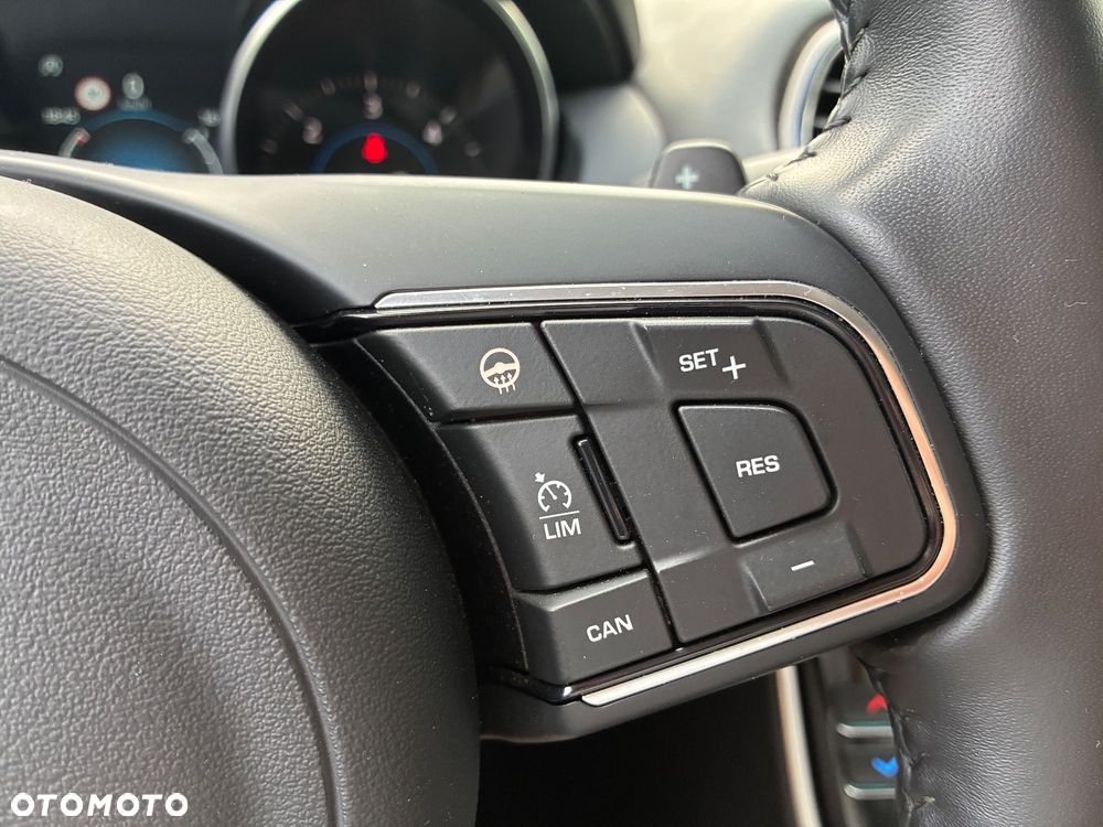 Jaguar XE 20d AWD Portfolio - 31