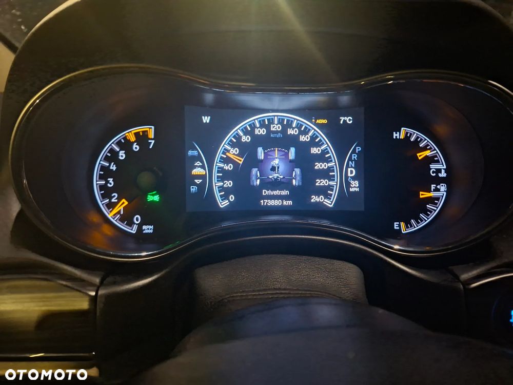 Jeep Grand Cherokee - 29