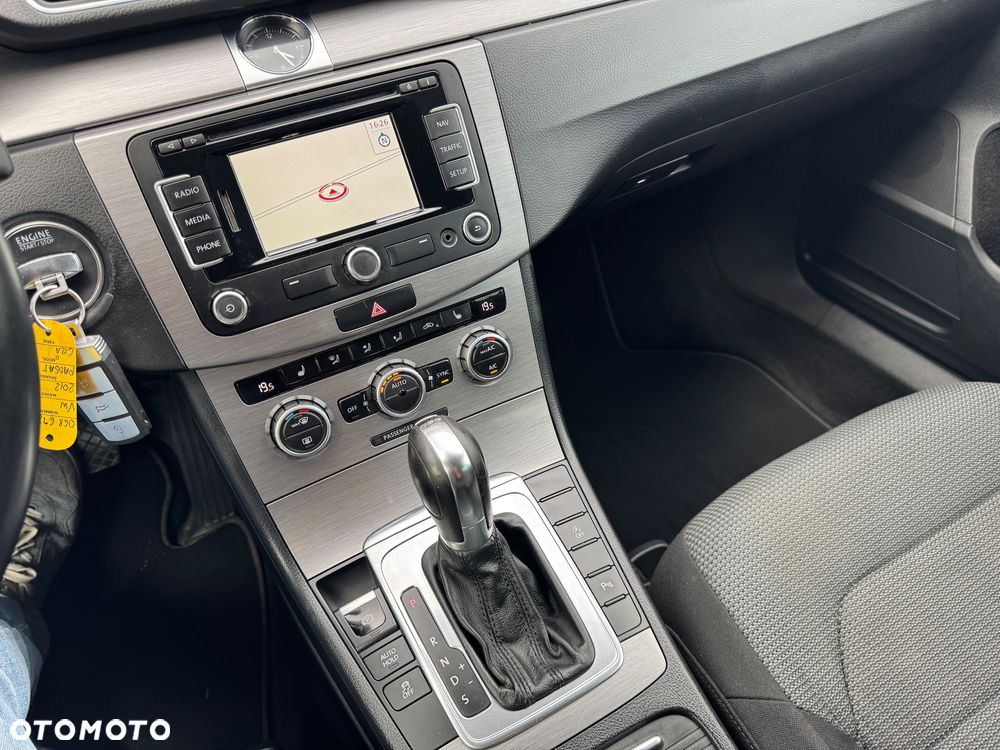 Volkswagen Passat 2.0 Blue TDI DSG SCR Comfortline - 12