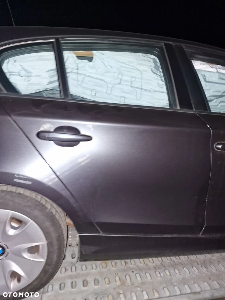 Drzwi  prawy przód  BMW  e87  w  kolorze  A22 - 2