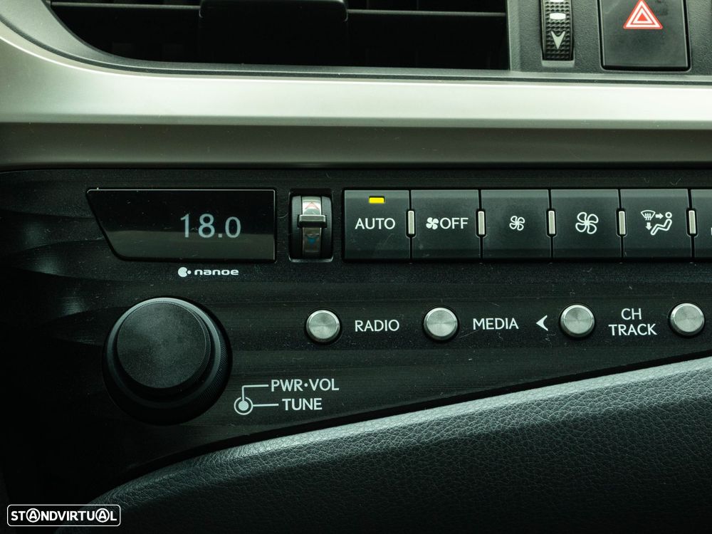 Lexus ES 300h Executive+ - 34