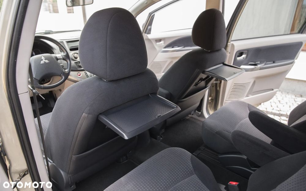 Mitsubishi Grandis 2.4 Intense - 30