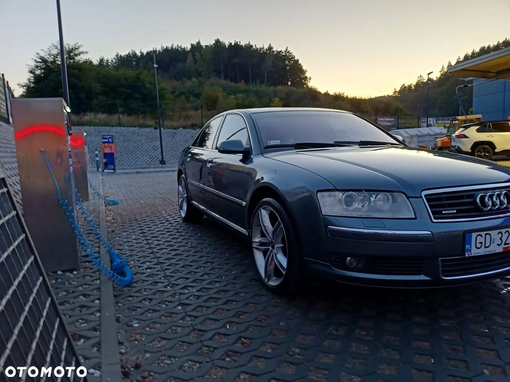 Audi A8 4.2 Quattro - 1