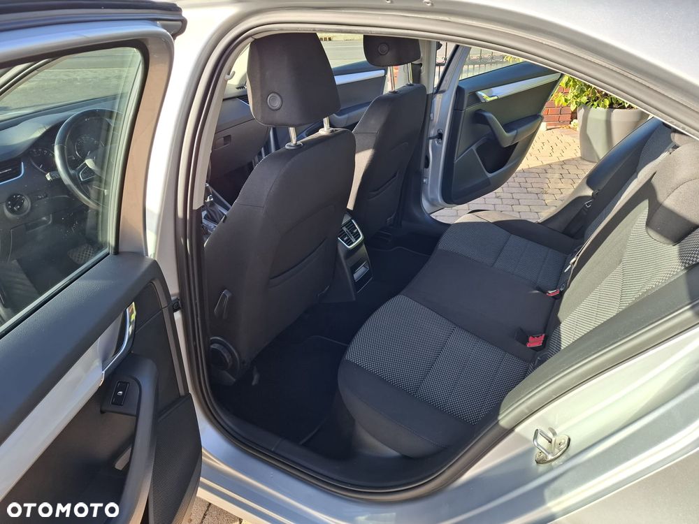 Skoda Octavia 2.0 TDI DSG Ambition - 8