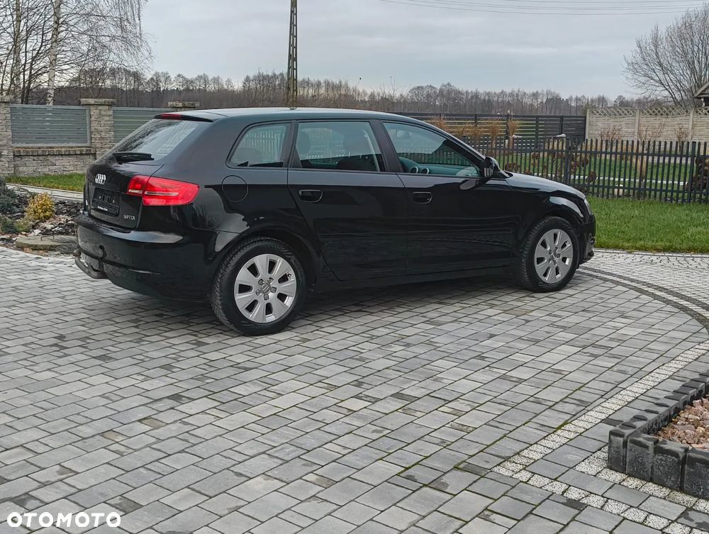 Audi A3 Sportback 1.6 TDI DPF Ambiente - 9